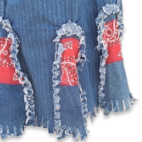 VINTAGE HANDMADE Upcycled Denim Jean Skirt S Lee Jeans Red Bandana Pintucked - Picture 11 of 14